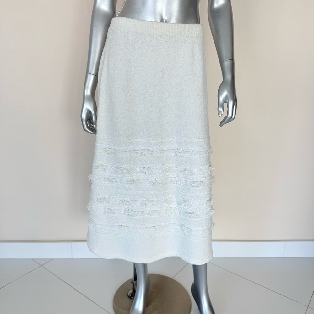 CHANEL long white skirt size 46FR or 12 US Authentic Retail 2200$